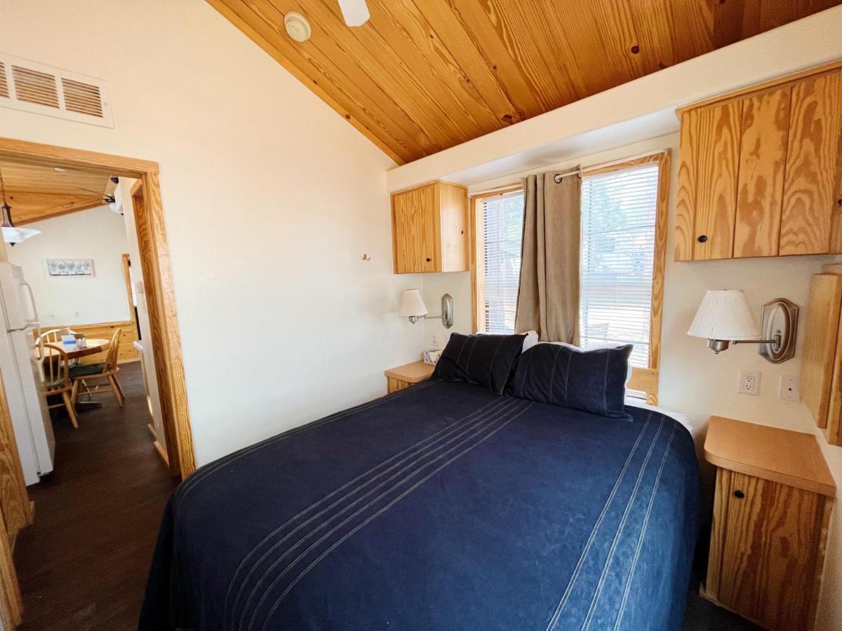 Sally'S Cabin Is A Quaint Two Bedroom Tiny Home Woodland Park Εξωτερικό φωτογραφία