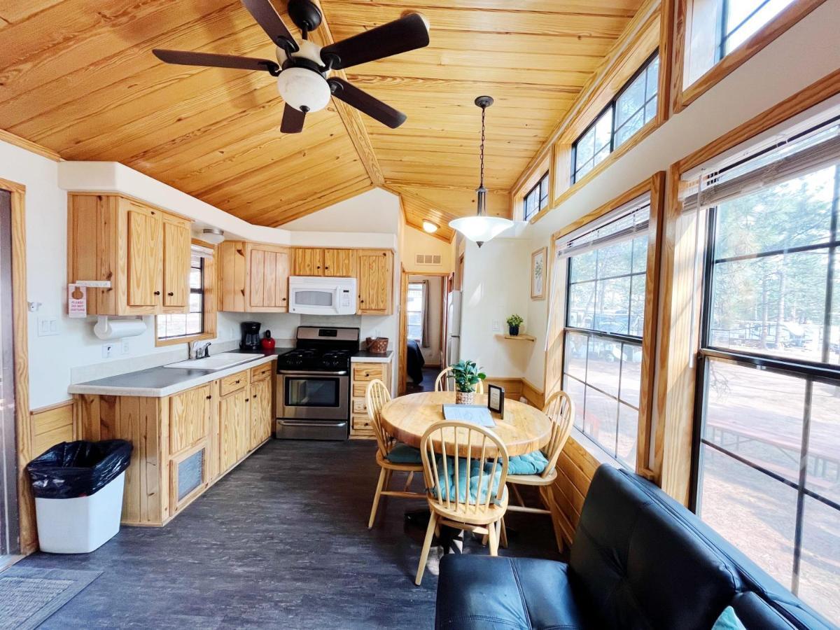 Sally'S Cabin Is A Quaint Two Bedroom Tiny Home Woodland Park Εξωτερικό φωτογραφία