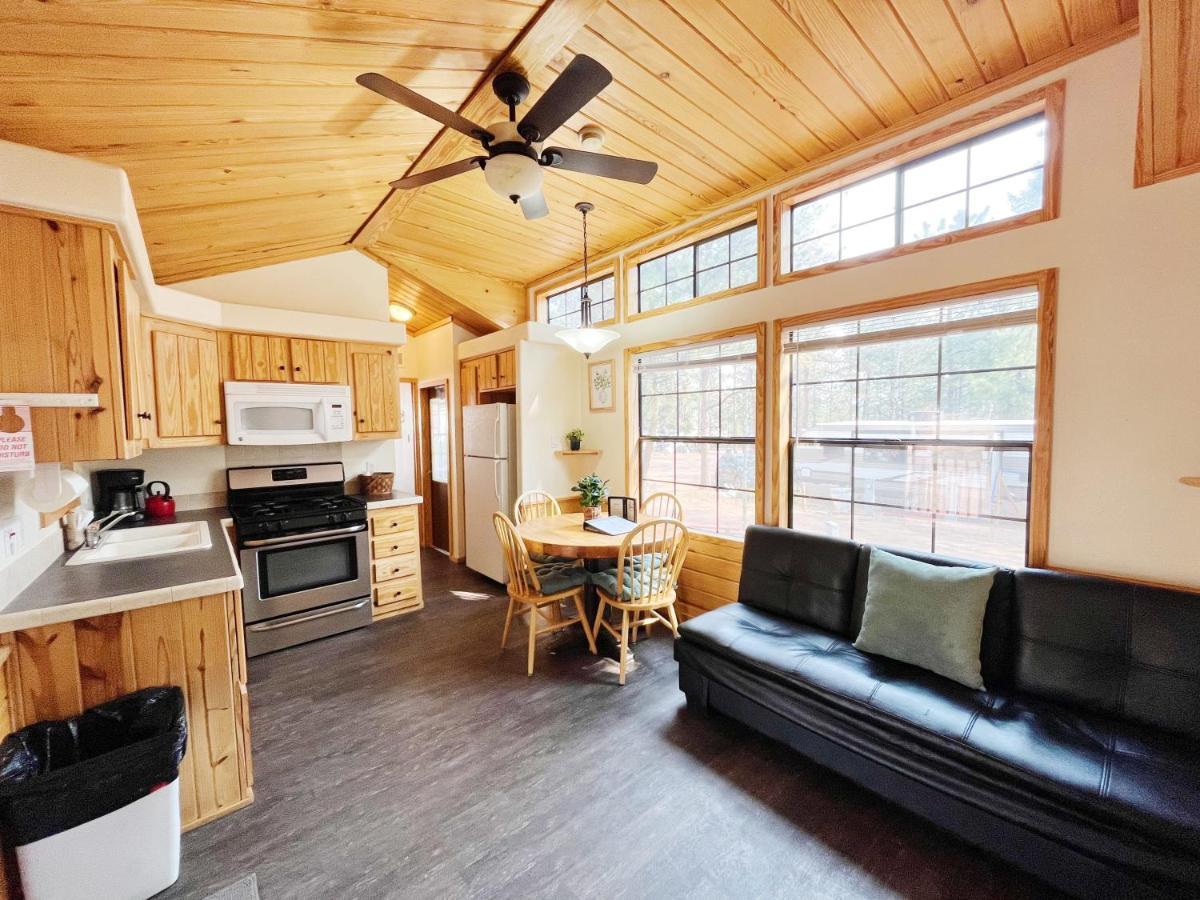 Sally'S Cabin Is A Quaint Two Bedroom Tiny Home Woodland Park Εξωτερικό φωτογραφία