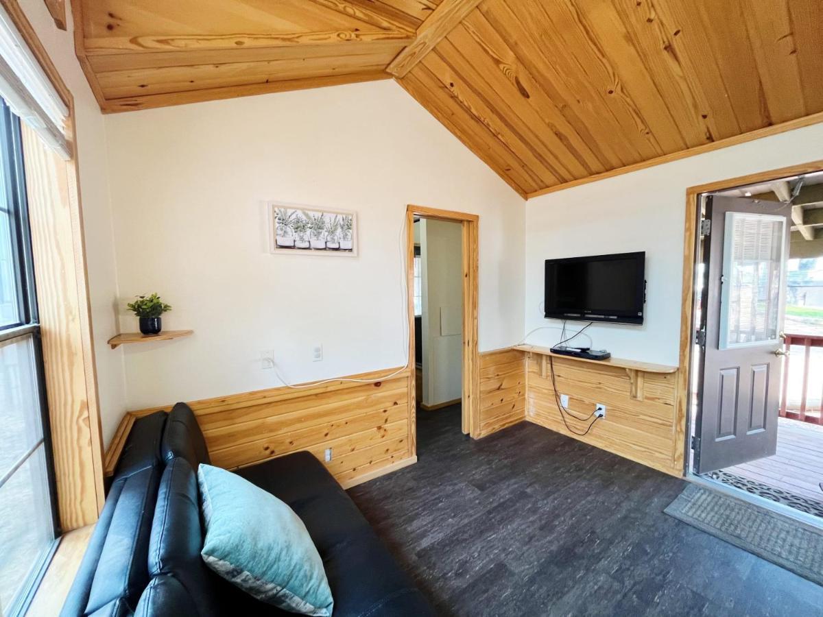 Sally'S Cabin Is A Quaint Two Bedroom Tiny Home Woodland Park Εξωτερικό φωτογραφία